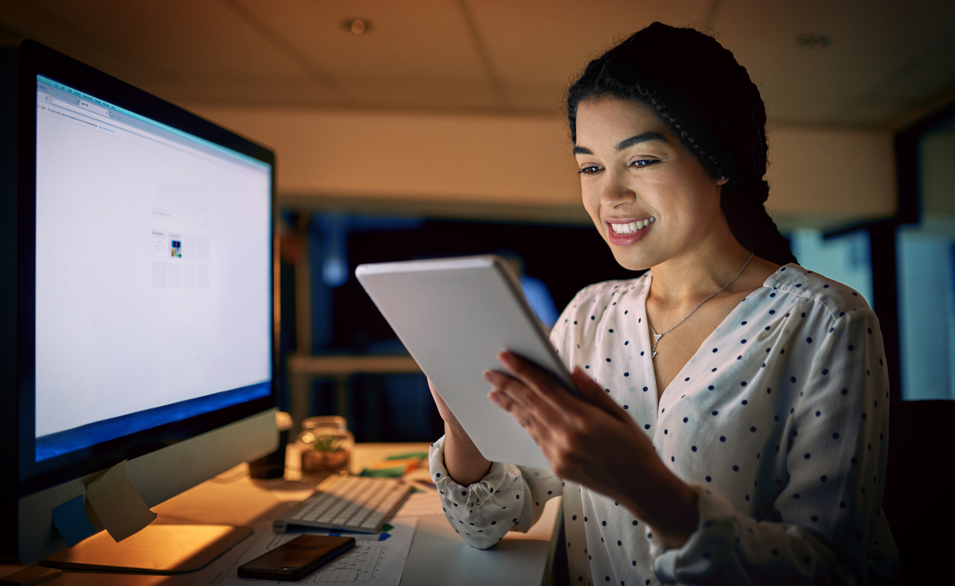 Women in front of computer screen